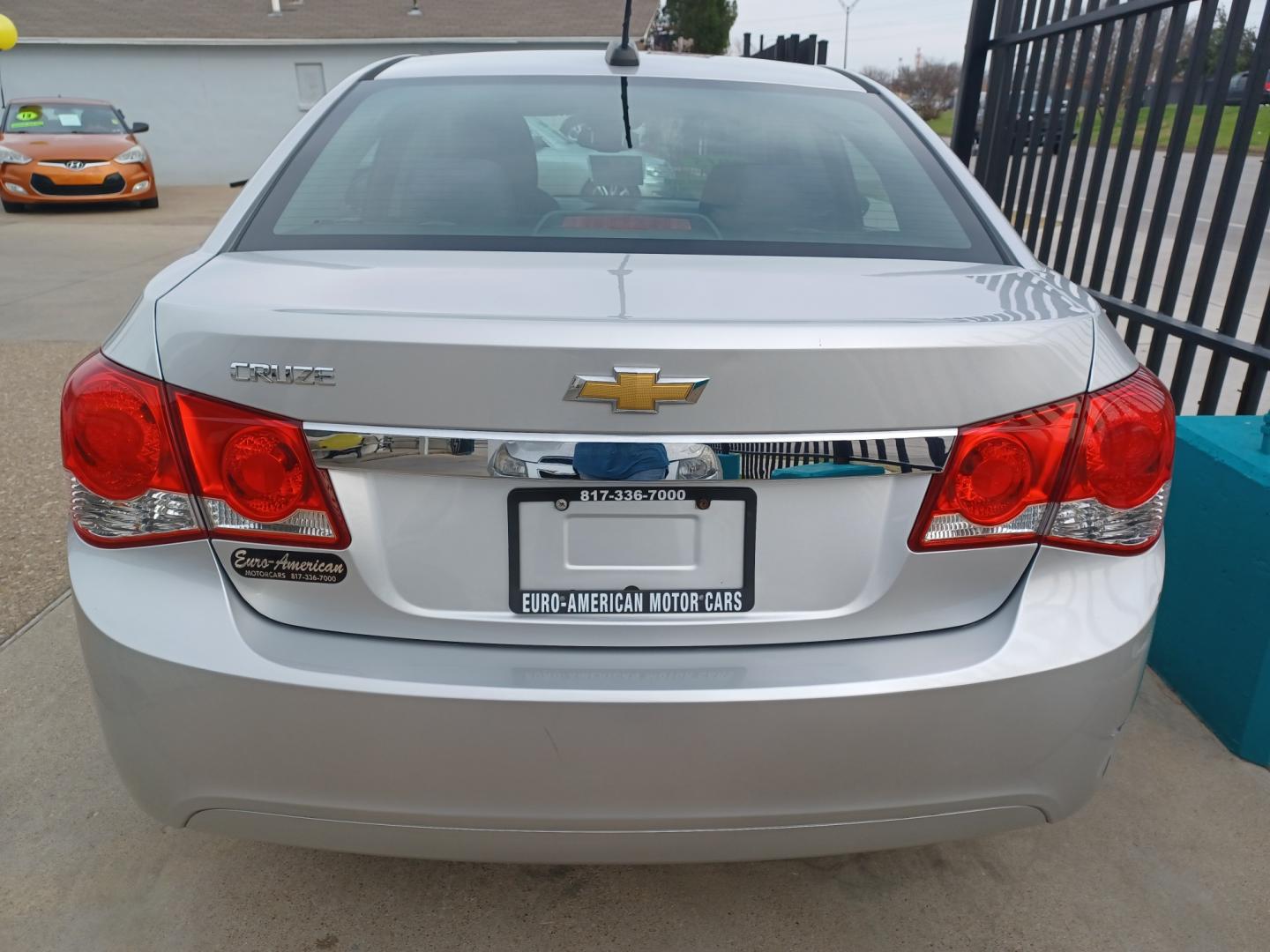 2015 SILVER /GRAY AND BLACK Chevrolet Cruze LS (1G1PA5SGXF7) with an 1.8L GAS I4 engine, 6-Speed Automatic transmission, located at 2001 E. Lancaster, Ft. Worth, 76103, (817) 336-7000, 32.746181, -97.301018 - Photo#6